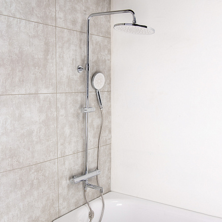 Смеситель д/ванны термостатич. со стойкой для душа + ручной и тропич. душ Milardo ILSSBTHM06 *1/3