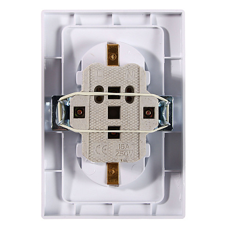Розетка "Intro Plano" СП 2-мест.белый с/з 2X2P+E Schuko 16А-250В IP20 1-205-01 *10/100