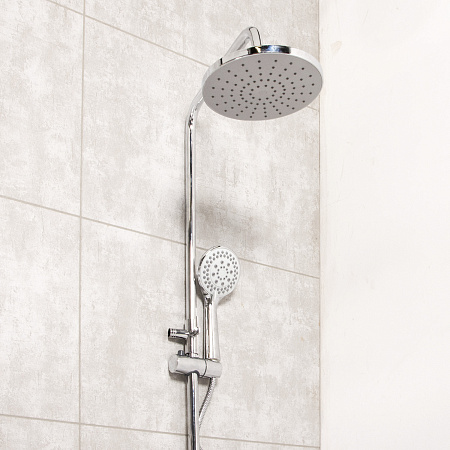 Смеситель д/ванны со стойкой для душа + ручной и тропический душ GROSS AQUA GA9005SMD01 *1