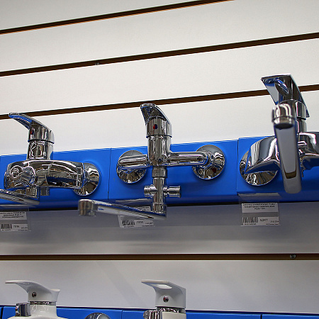 Смеситель д/ванны ROEGEN RC100A однорычажный 35 мм *1/10