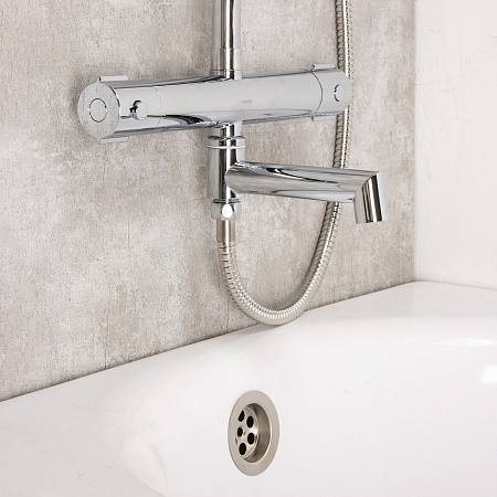 Смеситель д/ванны термостатич. со стойкой для душа + ручной и тропич. душ Milardo ILSSBTHM06 *1/3