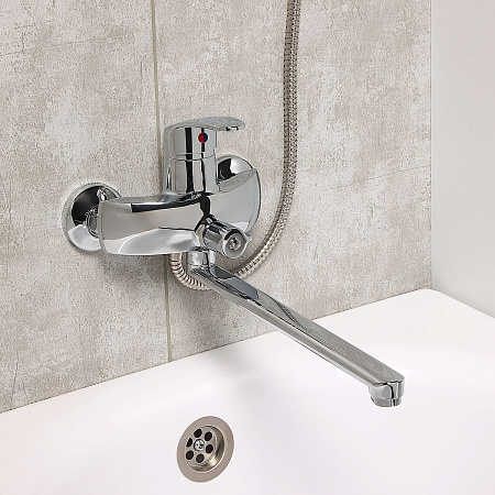 Смеситель д/ванны ROEGEN RC110F однорычажный, 40 мм, со встроенным дивертором *1/10