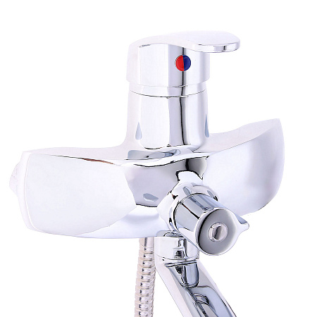 Смеситель д/ванны ROEGEN RC110F однорычажный, 40 мм, со встроенным дивертором *1/10