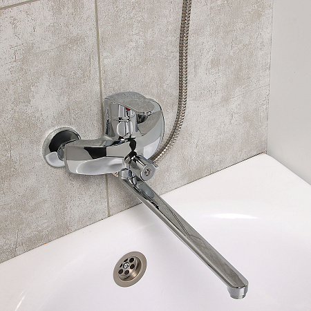 Смеситель д/ванны ROEGEN RC110F однорычажный, 40 мм, со встроенным дивертором *1/10