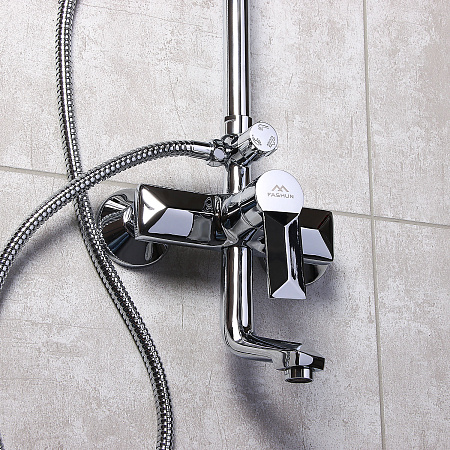 Смеситель д/ванны со стойкой для душа + ручной и тропический душ FASHUN A2418 *1