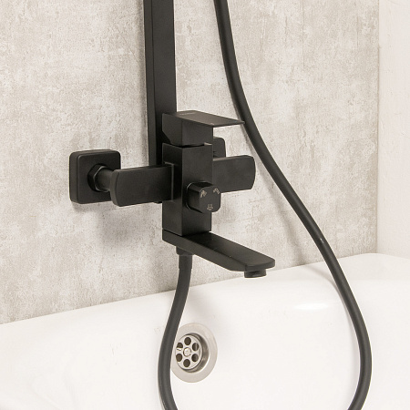 Смеситель д/ванны со стойкой для душа + ручной душ Fmark FS8145H черная *1