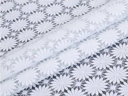 Клеёнка без основы ажурная "Ромашки" белая шир.1,37 GW-21104 "Great Way" *20